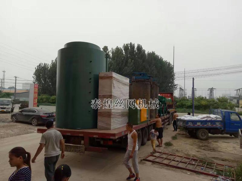 復合直進式拔絲機裝車發(fā)貨中